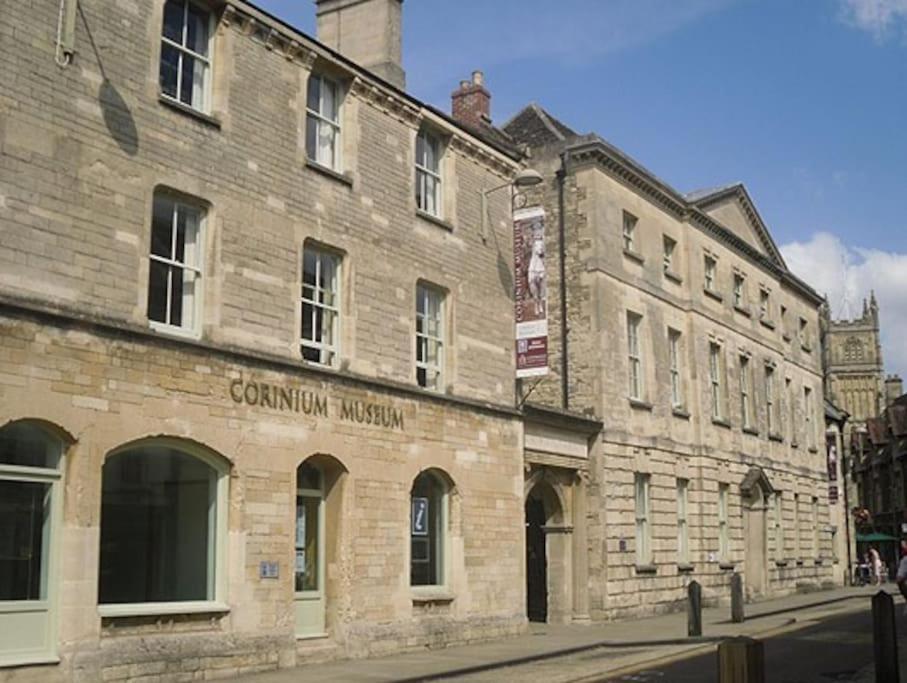Cotswolds Lake Side Home With Luxury Spa Swallows Nest,Lower Mill Estate, Lakeside Home And Spa With A Harry Potter Cupboard Under The Stairs Somerford Keynes المظهر الخارجي الصورة